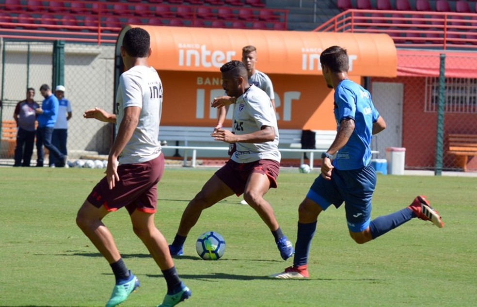 Reinaldo participa de jogo-treino no CT da Barra Funda (Foto:  Ã‰rico Leonan / saopaulofc.net)