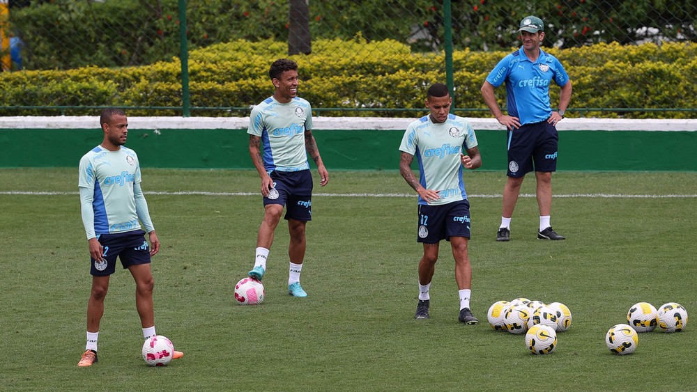 Ídolos e concorrentes: Garcia elogia laterais do Palmeiras e planeja temporada no profissional