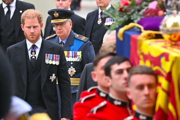 O Príncipe Harry durante o funeral da Rainha Elizabeth II (1926-2022) (Foto: Getty Images)
