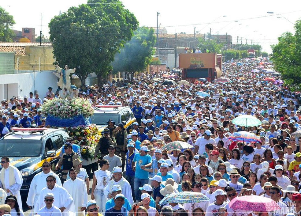Fieis Fazem Caminhada Em Homenagem A Nossa SrÂª De Assuncao Em Fortaleza Ceara G1