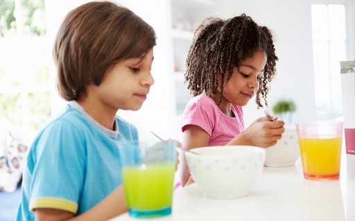 6 bons motivos para seu filho tomar café da manhã - Revista Crescer |  Comportamento