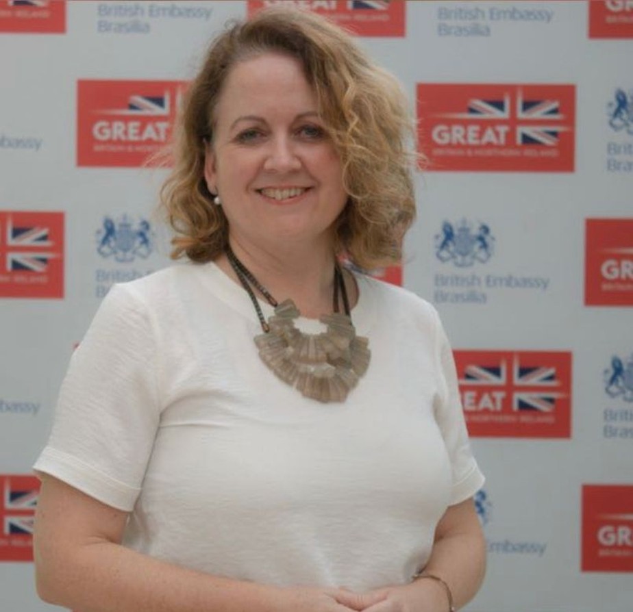 Embaixadora interina do Reino Unido, Melanie Hopkins