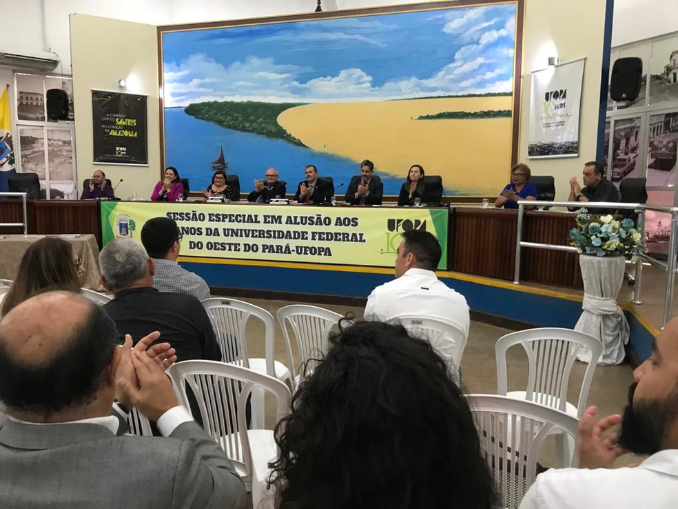  Sessão especial em homenagem aos 10 anos da Ufopa é realiza pela Câmara em Santarém — Foto: Kamila Andrade/G1