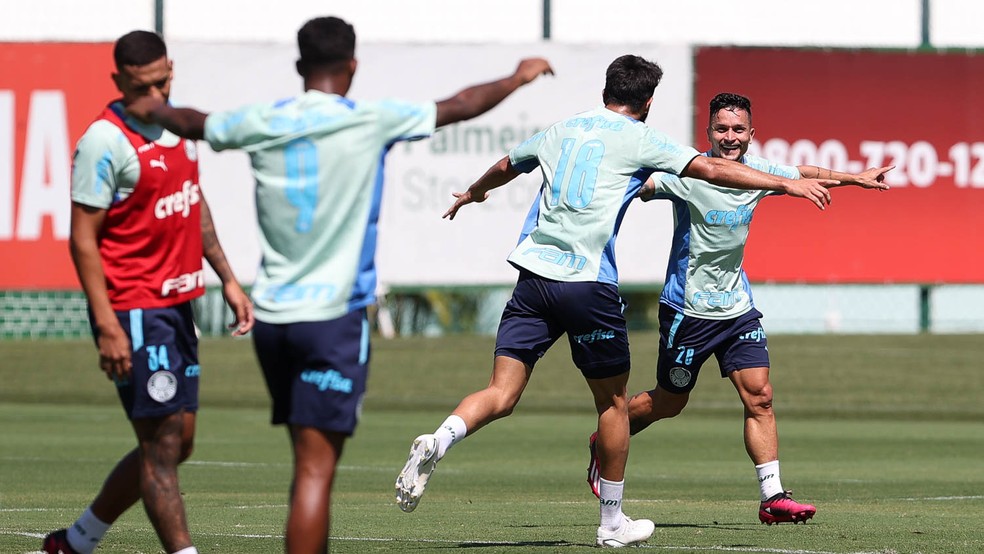 Artur comemora gol marcado em treino do Palmeiras — Foto: Cesar Greco/Palmeiras