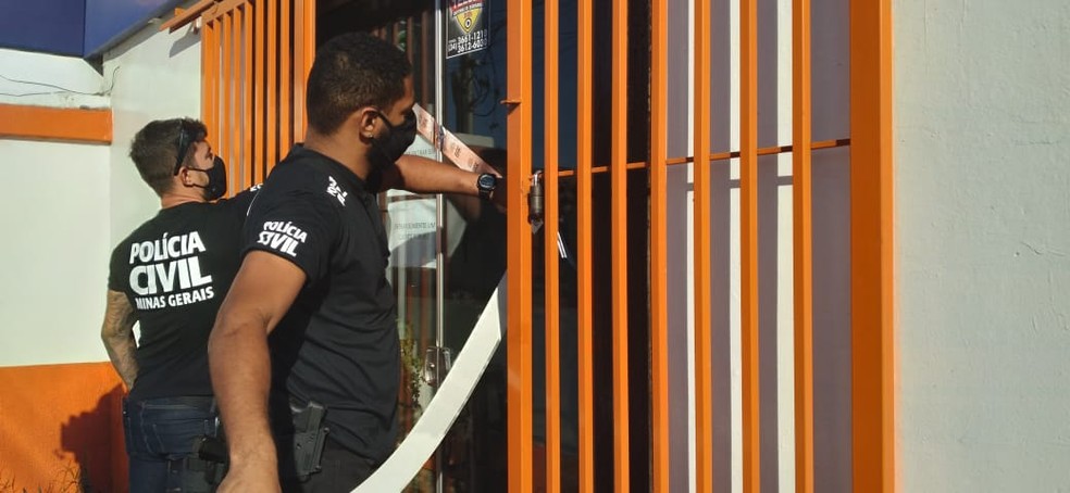 Policiais fecham empresa usada para lavagem de dinheiro por traficantes em Araxá — Foto: César Campos/ G1
