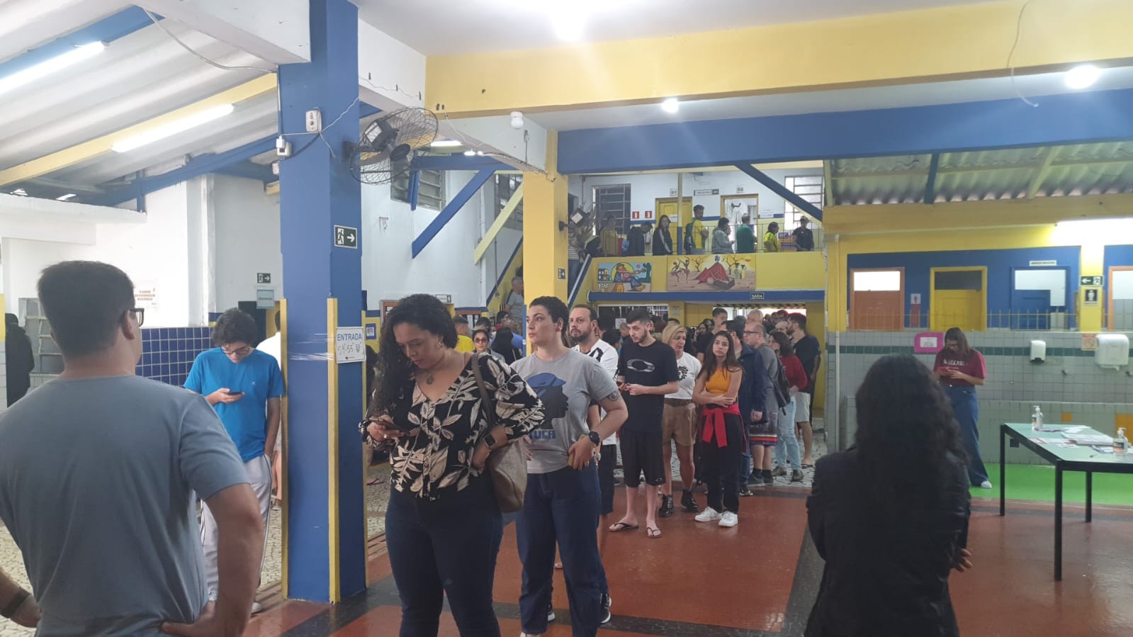 Eleições 2022: eleitores enfrentam filas de 2 horas para votar por causa da biometria no litoral de SP