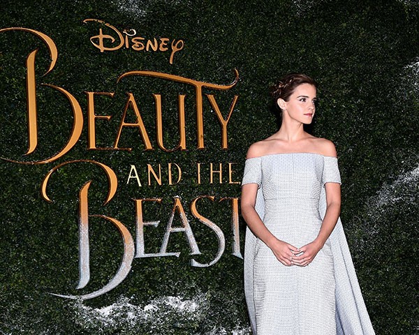 Emma Watson mostra a importância da moda sustentável na turnê promocional de A Bela e a Fera (Foto: Getty Images)