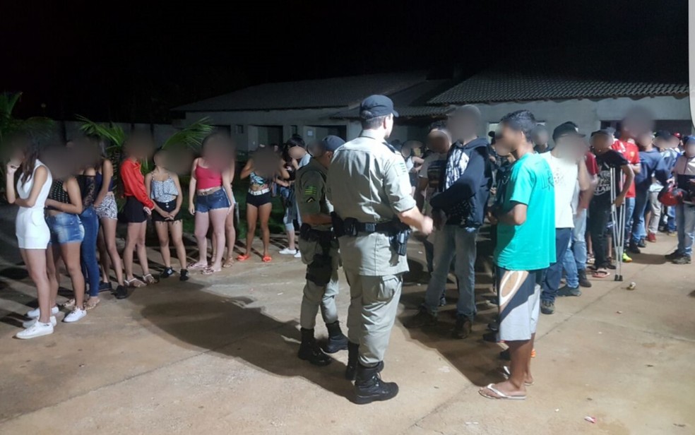 PM encontra cerca de 100 adolescentes em festa com drogas ...