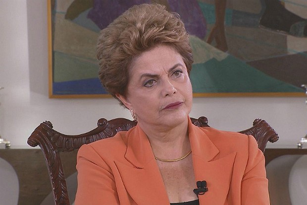 A presidente afastada Dilma Rousseff concede entrevista ao jornalista Kennedy Alencar para o Jornal do SBT (Foto: Reprodução/SBT)