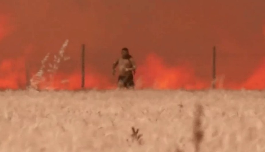 Homem é engolido pelo fogo em incêndio na Espanha