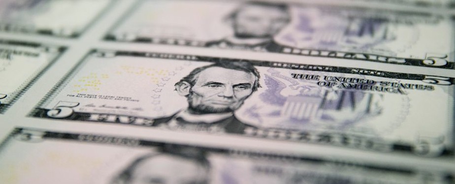 Após manhã volátil, dólar passa a subir,   com retomada das incertezas fiscais