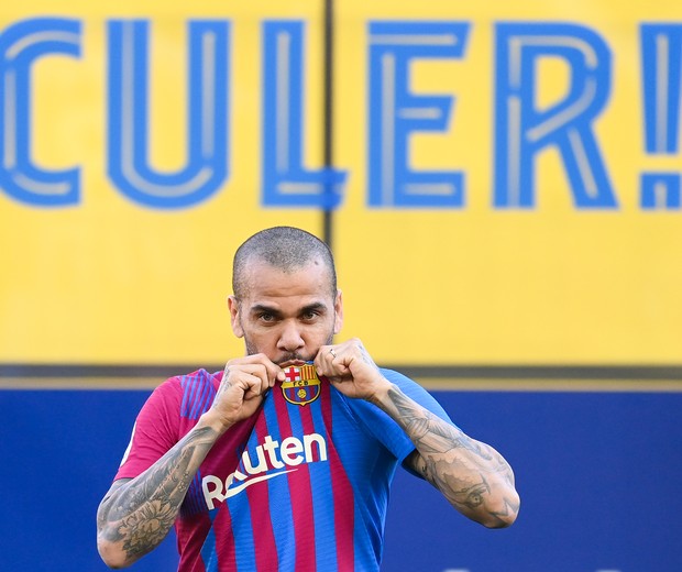 Daniel Alves faz post de despedida do Barcelona (Foto: David Ramos/Getty Images)