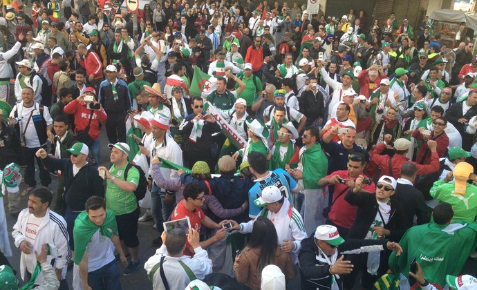 Centenas de torcedores festejam nas ruas da capital (Foto: Rafaella Fraga/Globoesporte.com)