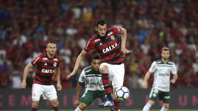RÃ©ver trabalhou nas bolas cruzadas pelo Palmeiras