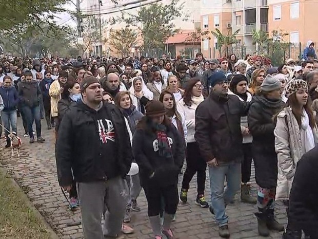 protesto humaitá porto alegre rs (Foto: Reprodução/RBS TV)