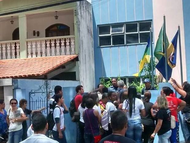 Servidores da Prefeitura de Estância realizam protesto  (Foto: Divulgação / Arquivo Pessoal)