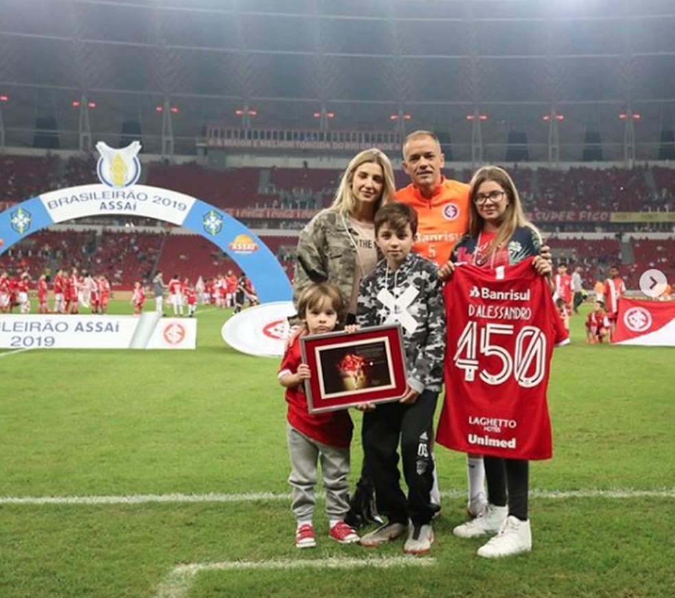 D'Alessandro, com a família no Beira-Rio — Foto: Divulgação/Internacional