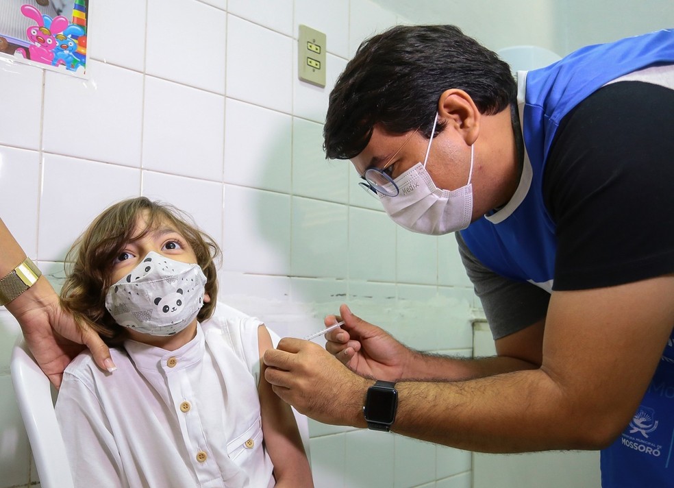 Mossoró foi primeiro município do RN a iniciar oficialmente a vacinação de crianças de 5 a 11 anos contra a Covid-19. — Foto: Allan Phablo/PMM