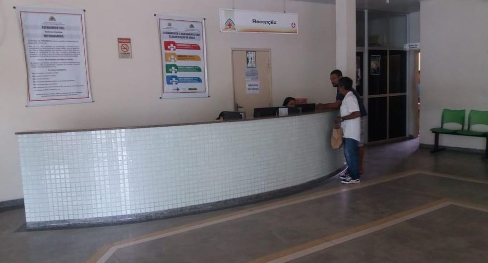 Apenas casos de urgência e emergência foram atendidos nesta terça (13) no unidade de saúde — Foto: Mazinho Rogério/G1