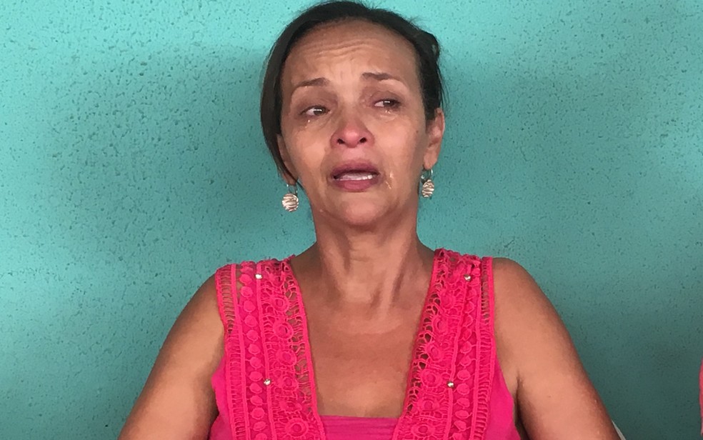 Idalira de Jesus está desesperada sem notícias do filho (Foto: Paula Resende/ G1)