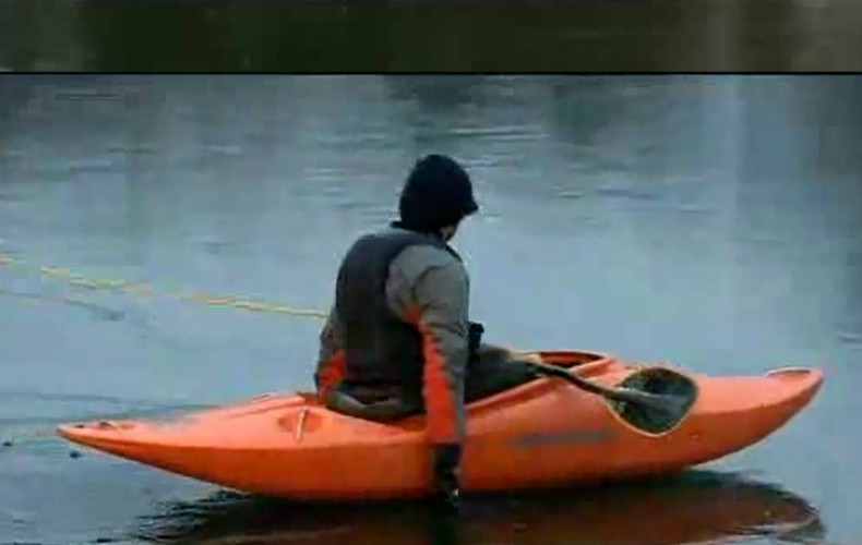 Homem se arrisca para resgatar ganso em lago congelado dos EUA (Foto: Reprodução/YouTube)