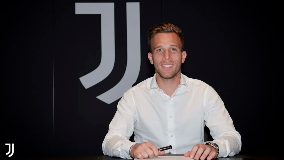 Arthur foi para a Juventus em 2020 como a quinta maior transferncia de um brasileiro  Foto: Reproduo / Site Oficial