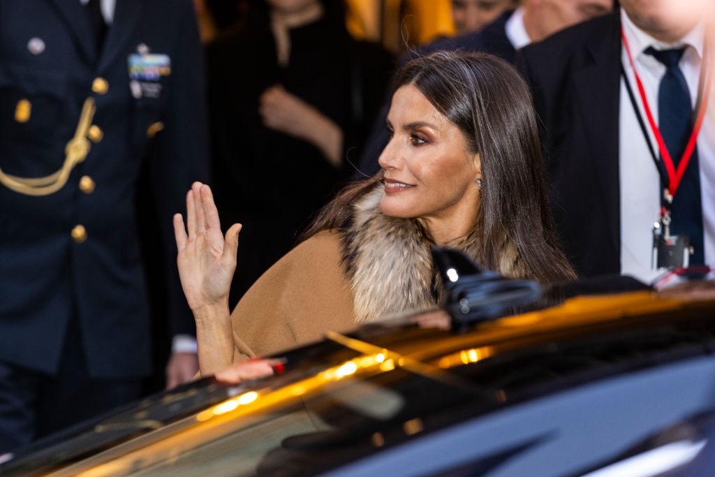 STOCKHOLM, SWEDEN - NOVEMBER 24:  Queen Letizia of Spain leaving the Nobel Museum after seeing a special exhibition on Santiago Ramon y Cajal on November 24, 2021 in Stockholm, Sweden. (Photo by Michael Campanella/Getty Images) (Foto: Getty Images)