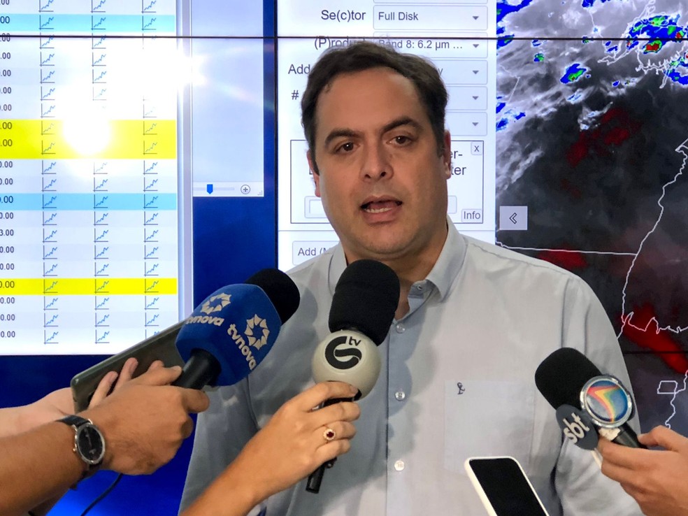 Governador de Pernambuco, Paulo Câmara, em coletiva neste domingo (29) — Foto: Augusto César/TV Globo