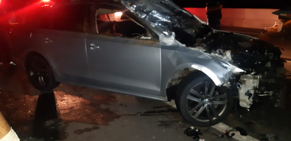 Carro bate de frente com cavalos e homem morre na BR-304, em Mossor&oacute; &mdash; Foto: PRF