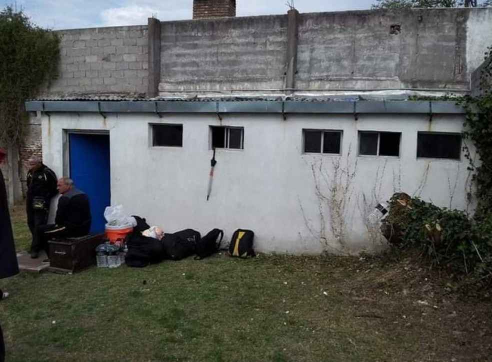 Suárez viraliza com vídeo em vestiário modesto no Uruguai; veja — Foto: Reprodução