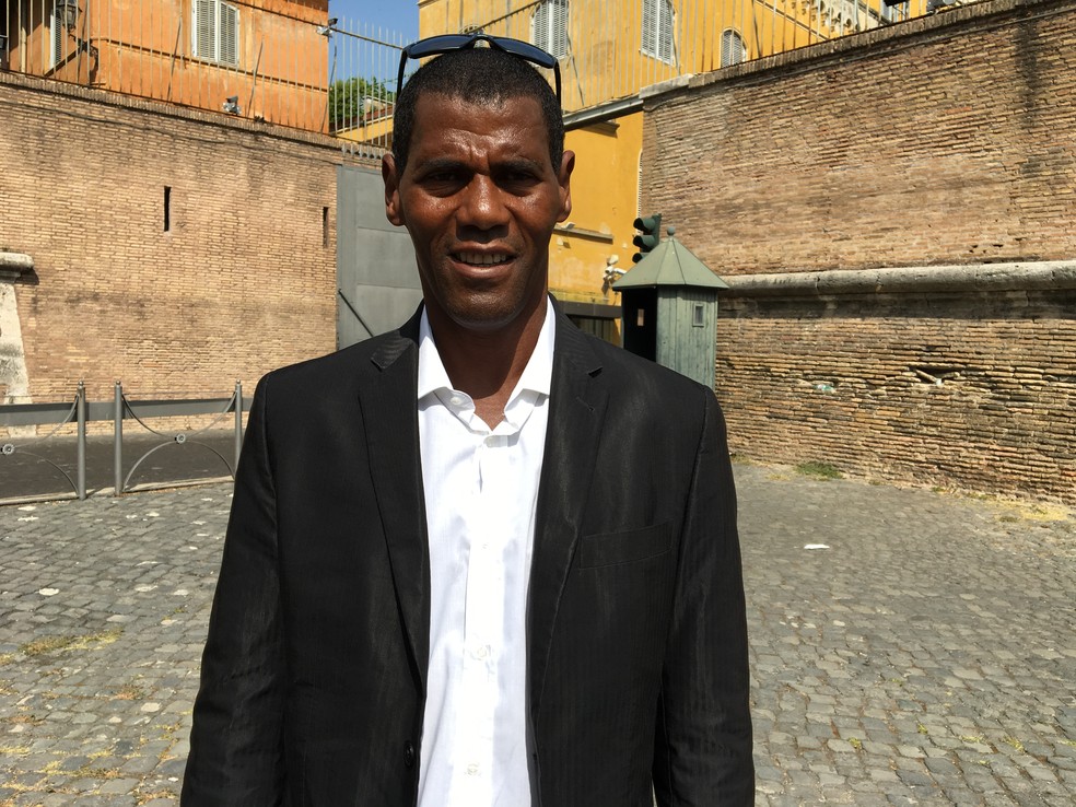 Aldair é ex-zagueiro da Roma e está à frente do amistoso com a Chape (Foto: Ivan Raupp)