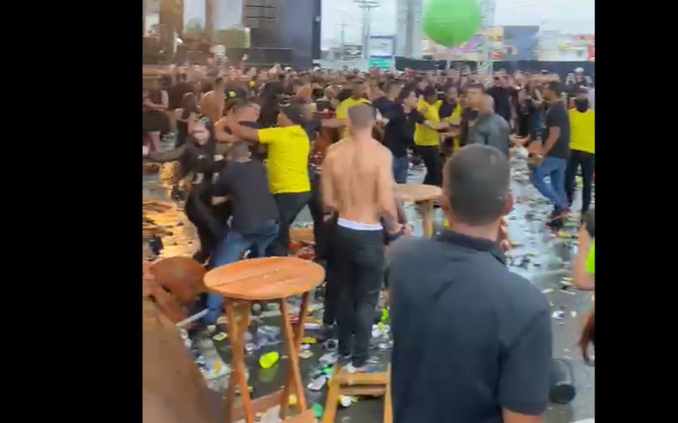 Briga generalizada em show em Feira de Santana — Foto: Reprodução/Redes Sociais