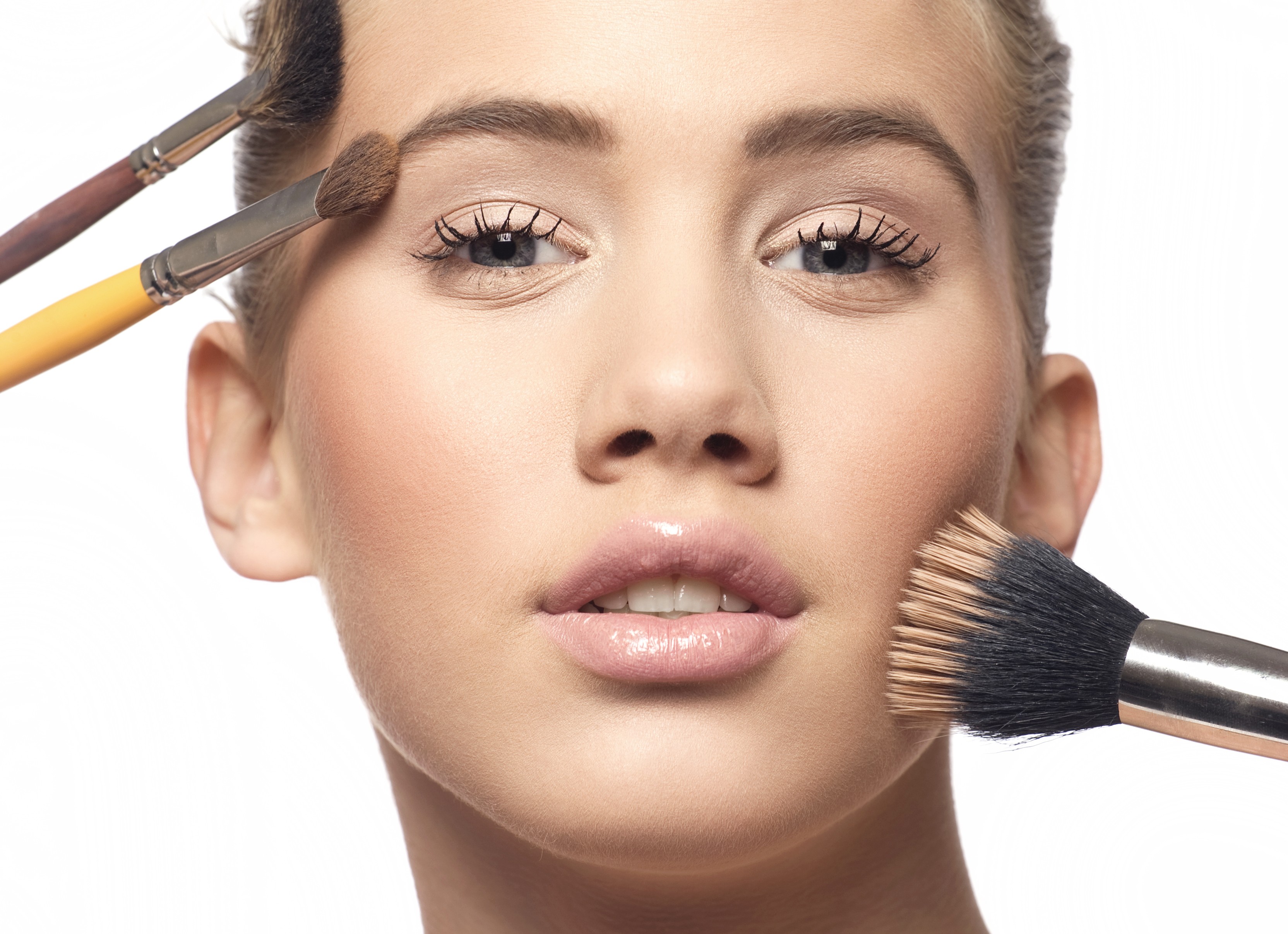 Reunimos as dicas essenciais sobre maquiagem para você ficar linda (Foto: Think Stock)