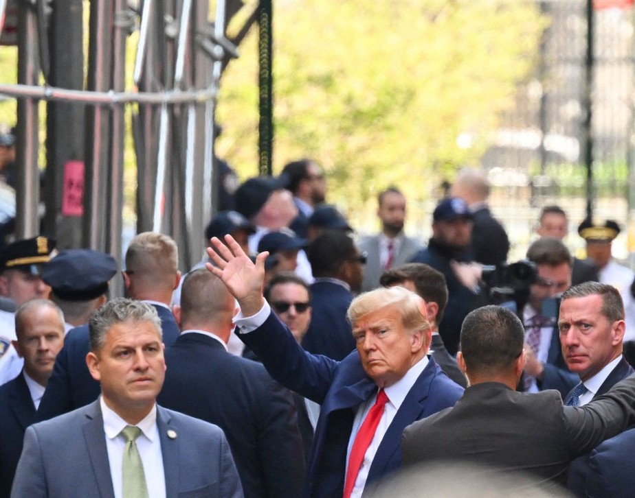Ex-presidente dos Estados Unidos Donald Trump, chega ao tribunal em Manhattan para ouvir as acusações das quais é réu criminal