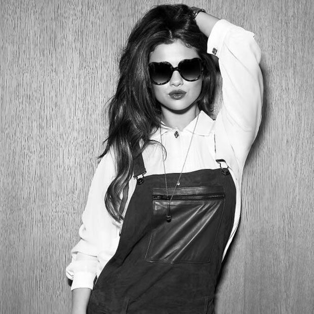 Selena Gomez Faz Poses Sensuais Em Ensaio Para Revista Quem Popquem