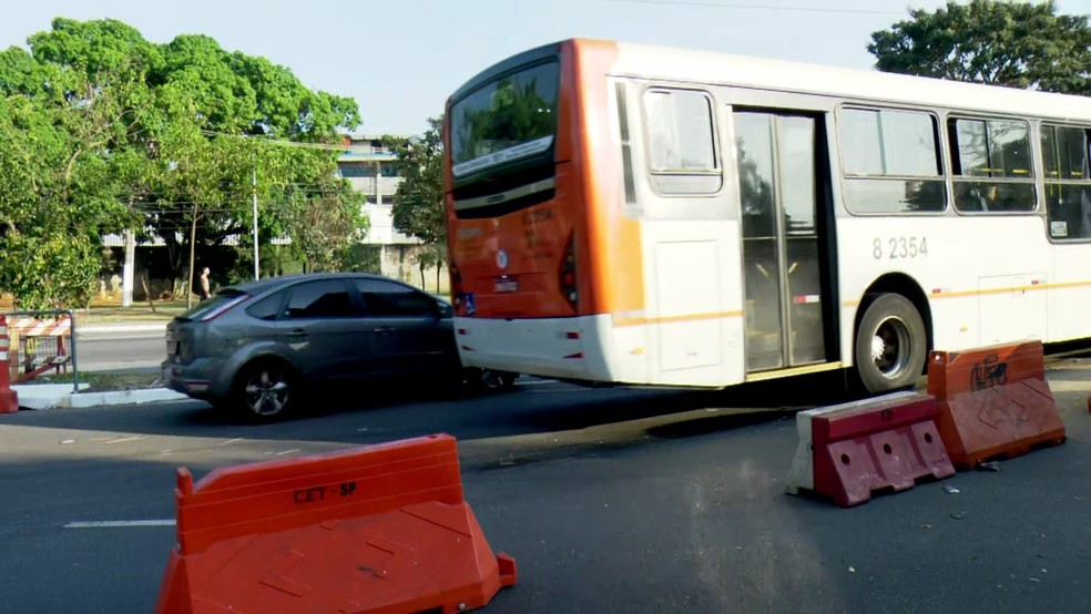 Pista da Ponte do Jaguaré está interditada — Foto: Reprodução/TV Globo