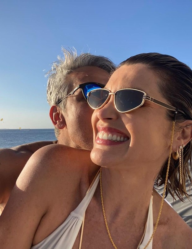Flavia Alessandra e Otaviano Costa fazem passeio pelo Mar Vermelho (Foto: Reprodução/Instagram)