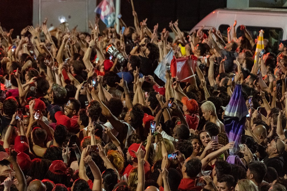 Apoiadores de Lula na avenida Paulista — Foto: Fábio Tito/g1