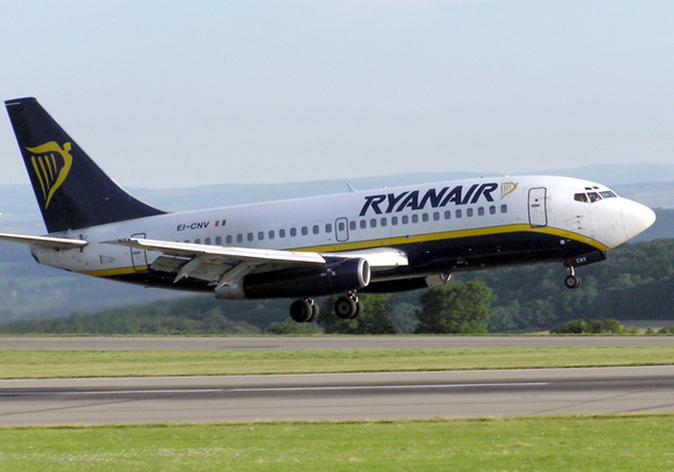 Avião da Ryanair, maior companhia de baixo custo da Europa. (Foto: Wikimedia Commons)