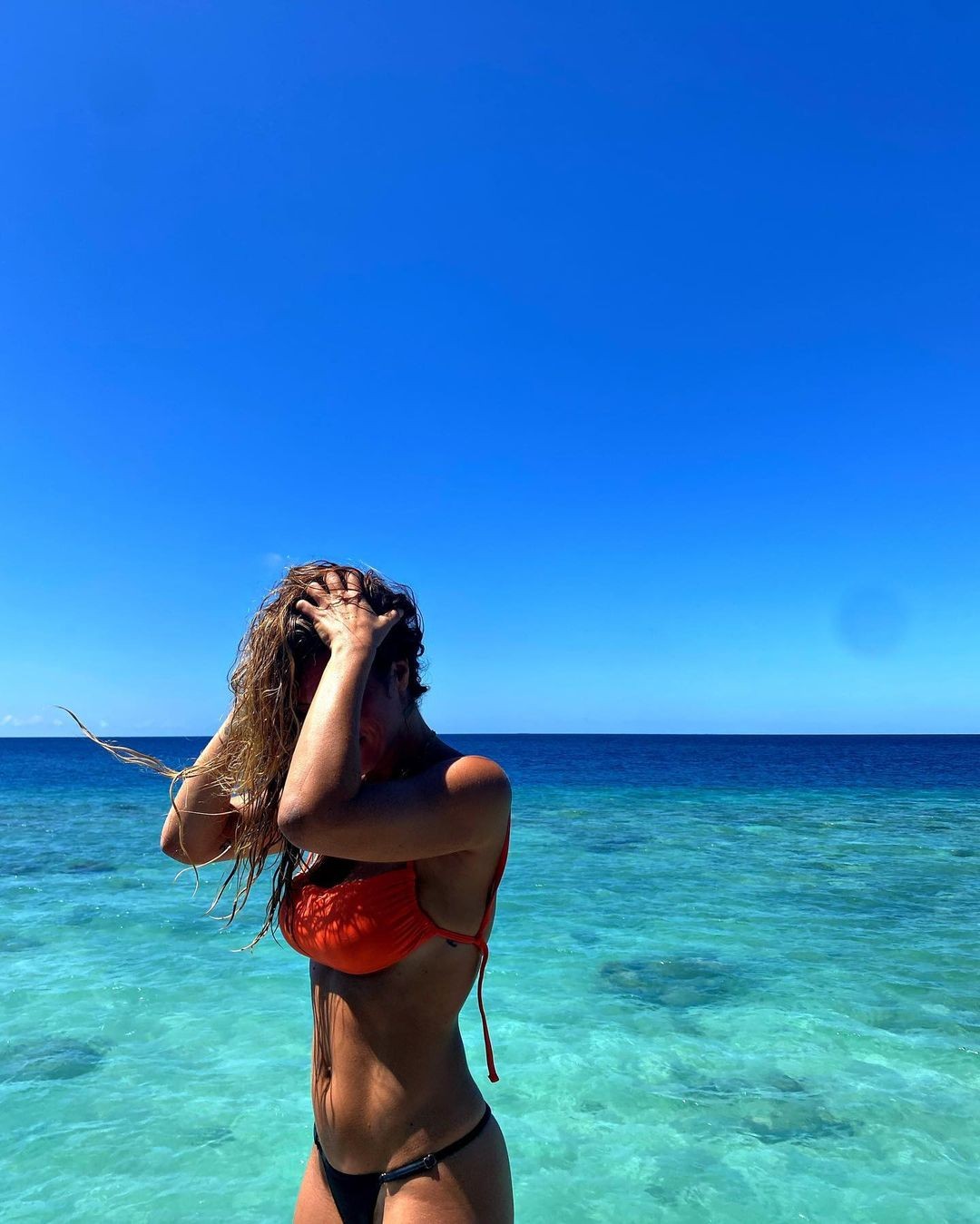 Giovanna Ewbank é clicada por Bruno Gagliasso nas Maldivas (Foto: Reprodução / Instagram)