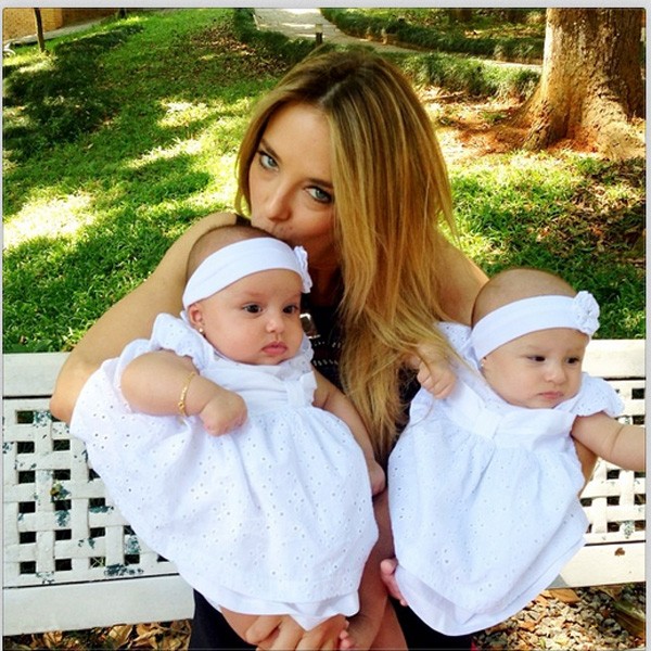 Ticiane Pinheiro posta foto com as gêmeas (Foto: Reprodução/Instagram)