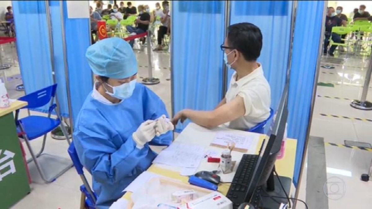 China ultrapassa 1 bilhão de vacinados contra Covid