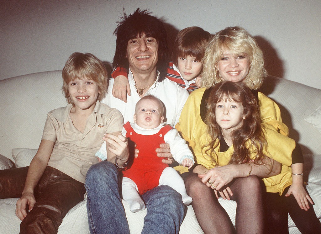 Ronnie Wood com os quatro filhos do seu primeiro casamento, com a modelo Jo - Jaime é o mais velho, à esquerda (Foto: Getty Images)