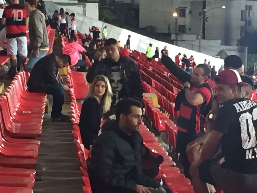 Pet? Zico? Guerrero evita comparações e faz homenagem à namorada após gol