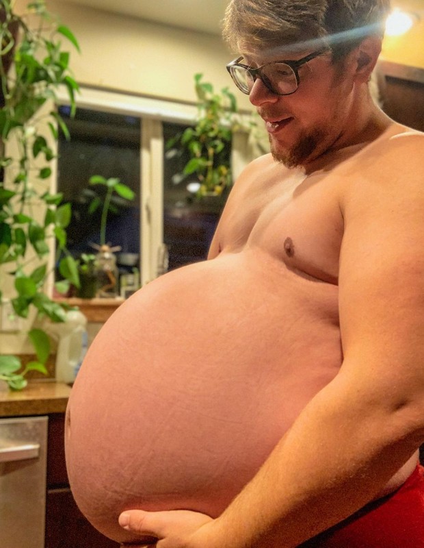 O influencer e pai trans Danny Wakefield, durante gravidez (Foto: Reprodução/Instagram)