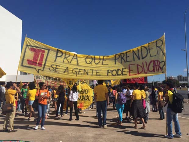 G1 - Rio amanhece com mensagens contra a redução da maioridade penal -  notícias em Rio de Janeiro