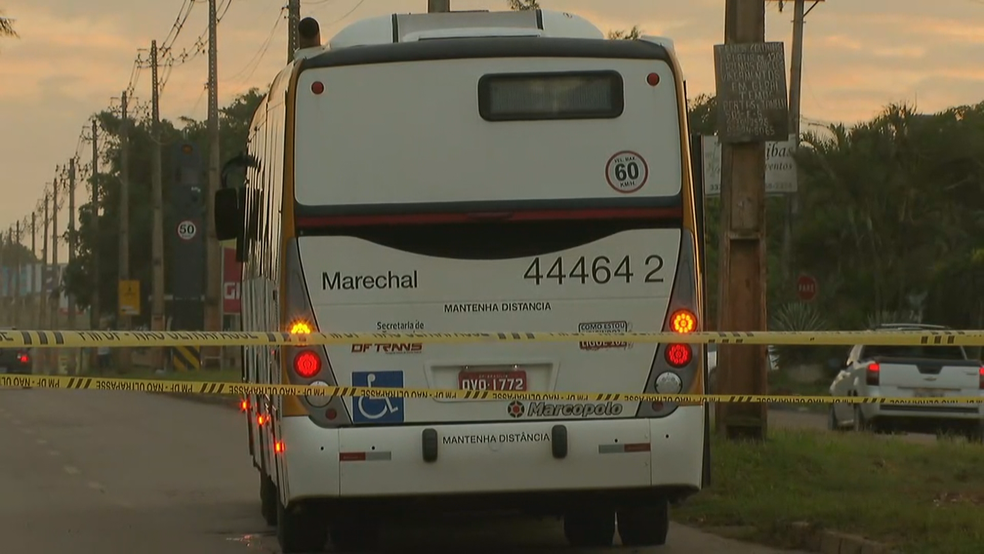 Peritos da PolÃ­cia Civil investigam o atropelamento (Foto: ReproduÃ§Ã£o/TV Globo)