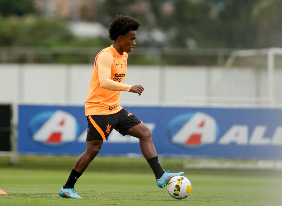 Willian em treino no Corinthians nesta sexta-feira — Foto: Rodrigo Coca/Ag. Corinthians