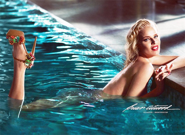 Eva Herzigova encarna versão sexy de Marilyn Monroe em nova campanha de Brian Atwood (Foto: Reprodução)