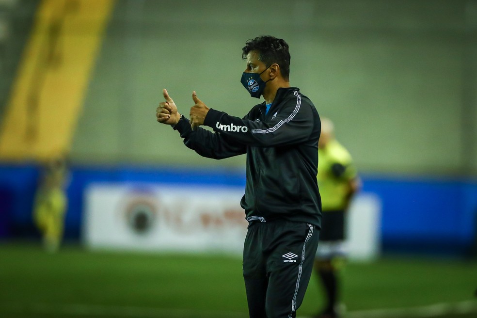 Alexandre Mendes, auxiliar-técnico do Grêmio — Foto: Lucas Uebel / Grêmio FBPA